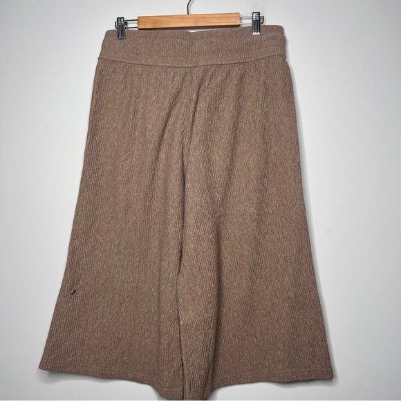 Lululemon Retreat Yourself Crop in Heathered Soft Sand - Picture 6 of 6